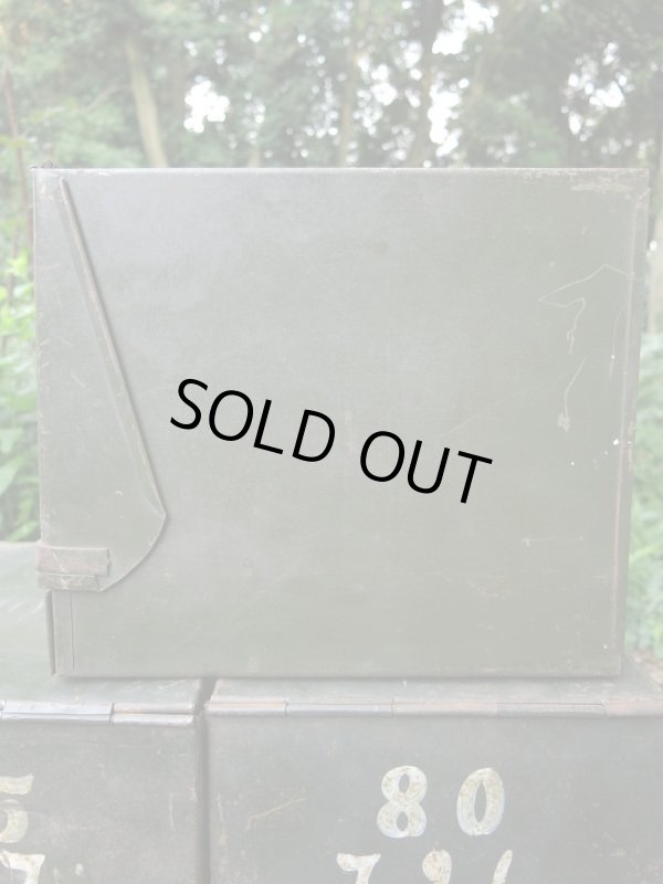 画像3: USA輸入 VINTAGE ビンテージ ステンシル メタル ロッカー RABBITS